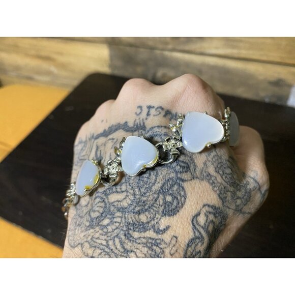 Vintage Moonray / Moonglow Creamy White Lucite Heart Choker Necklace 16 Inch - Picture 7 of 10